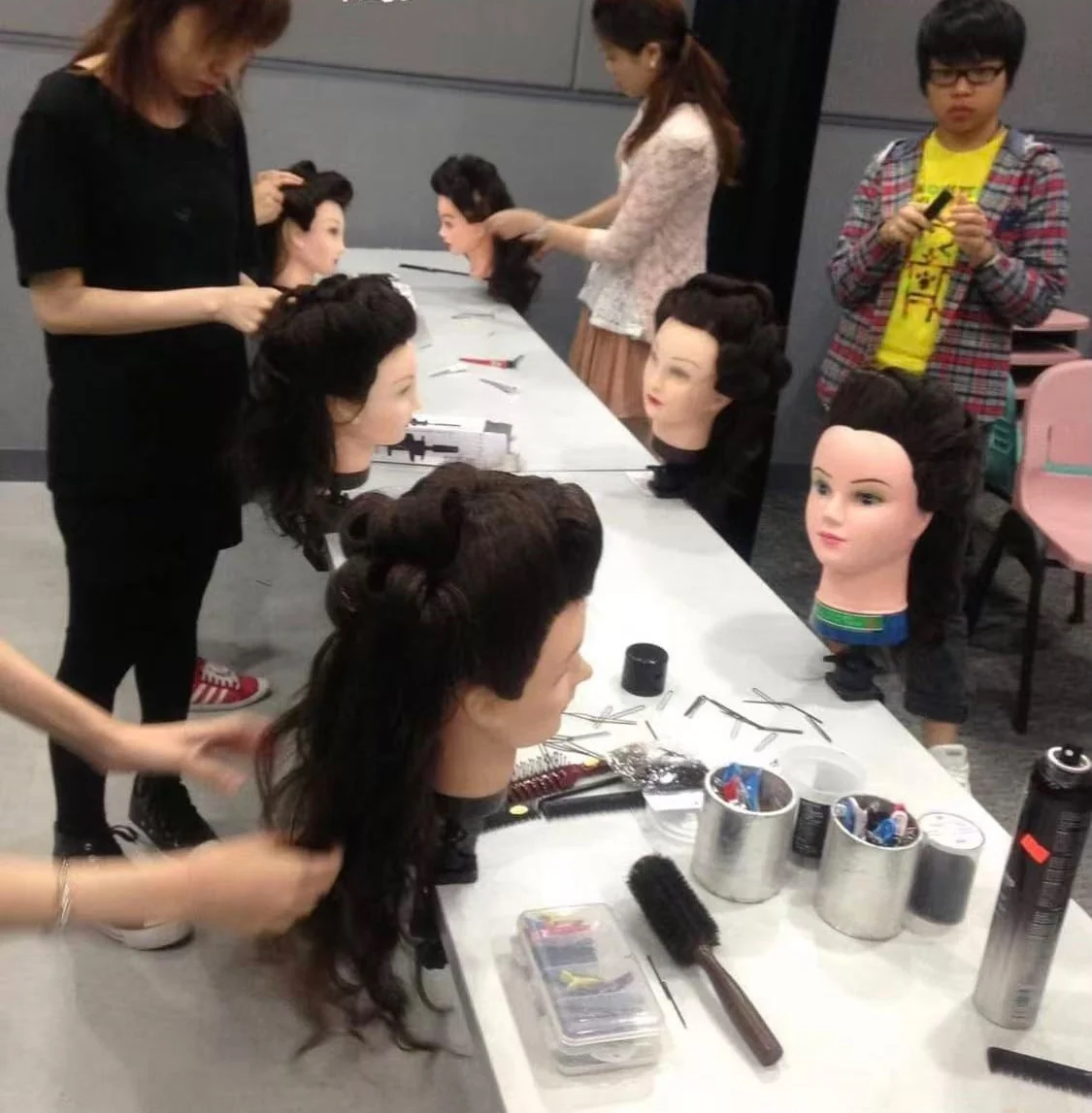Canvas Academy 化妝導師 Maggie Yeung 教授髮型設計課堂