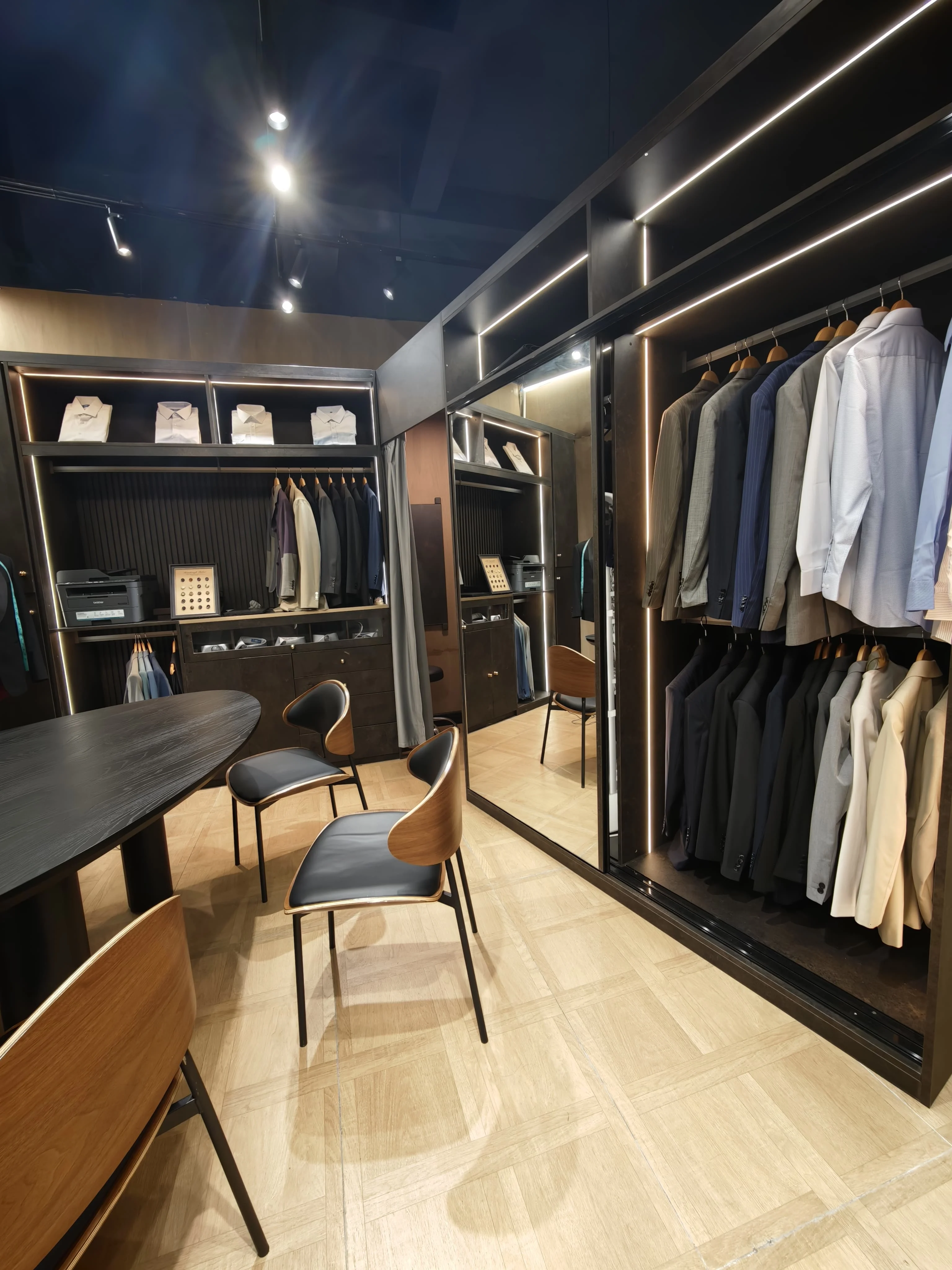 Canvas Academy 形象改造場地 — 西裝展示與須店環境